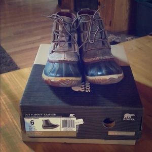 BRAND NEW IN BOX - Sorel Out & About Leather Boots